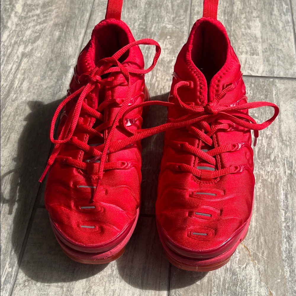 Red Nike Vapormax Shoes for sale men’s 7 women’s 9